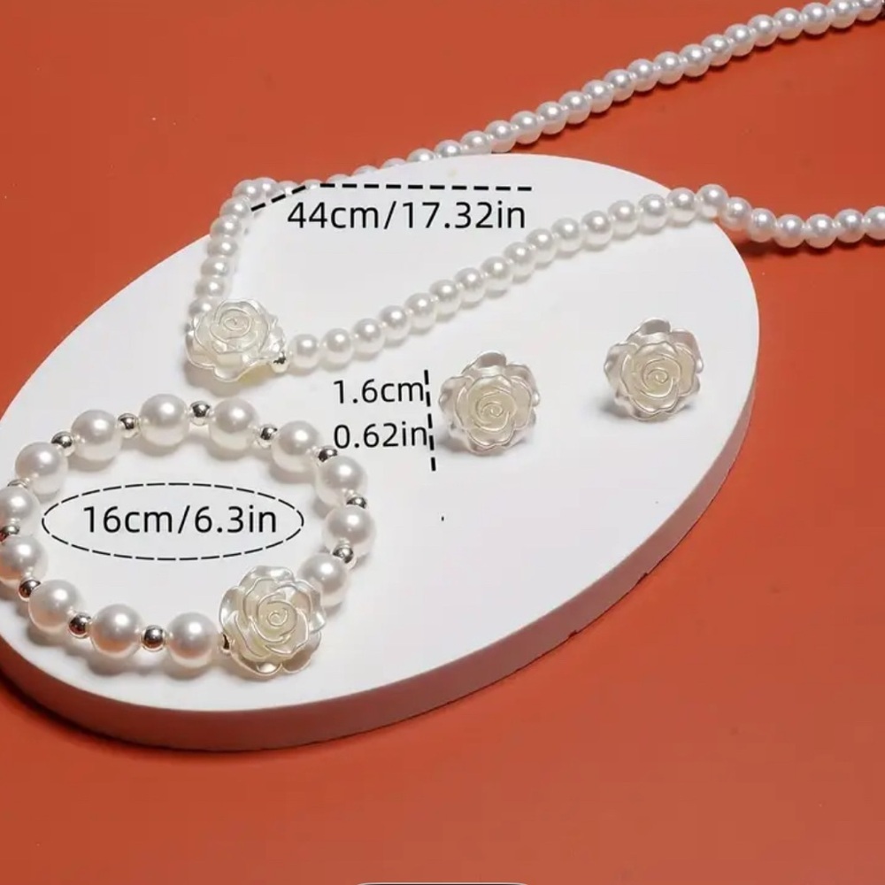 Elegant Pearl and Rose Jewelry Set - Picture 4 of 6
